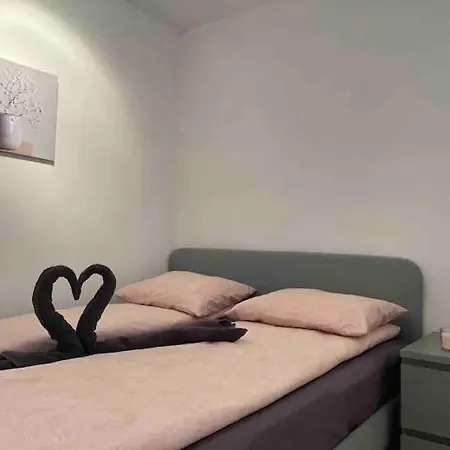 3-bedroom With Pool In Apartment *
