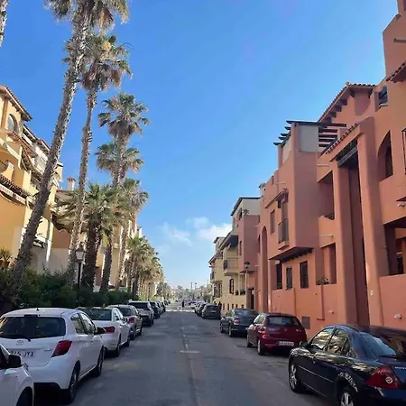 3-bedroom With Pool In Apartment *